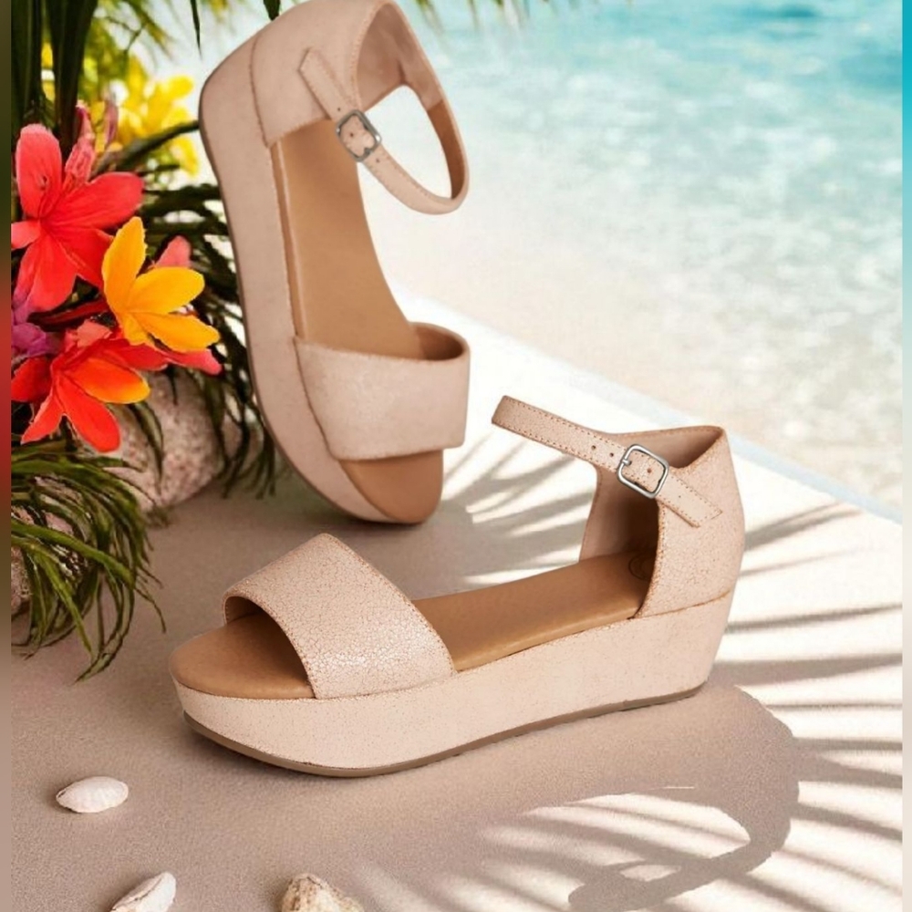 Anthropologie Gee Wawa Daisy Flatforms